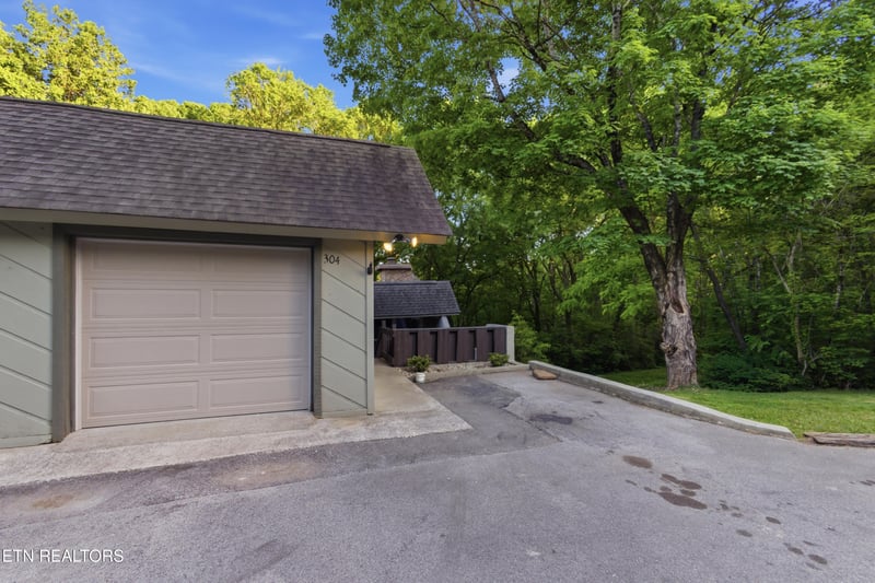 1900 Ridgecrest Dr #304, Knoxville, TN 37918