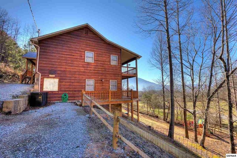 1902 Buds Ridge Way, Sevierville, TN 37862