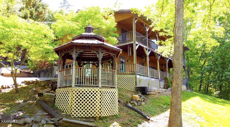 1902 Pamela Cir, Sevierville, TN 37862
