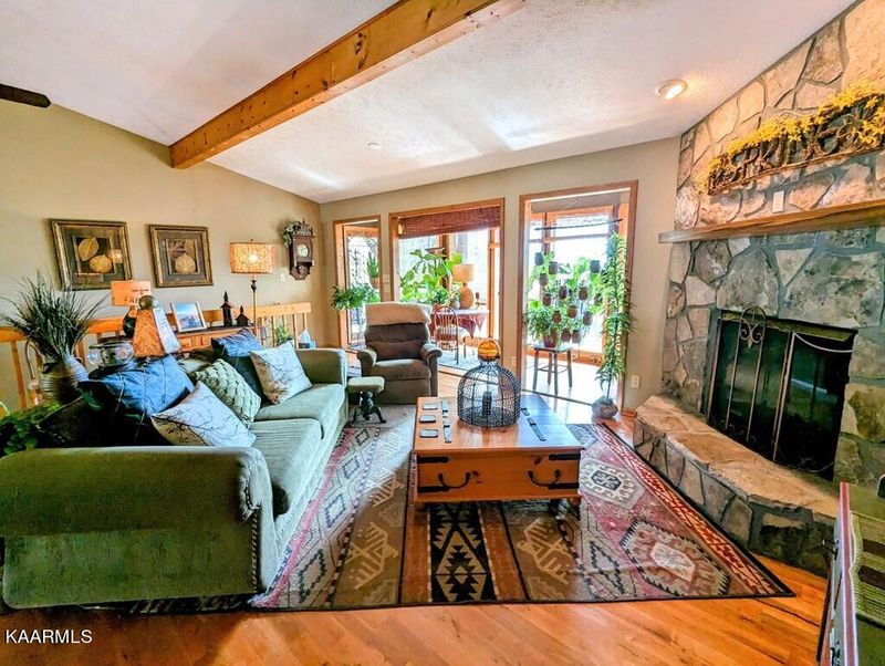 1902 Pamela Cir, Sevierville, TN 37862