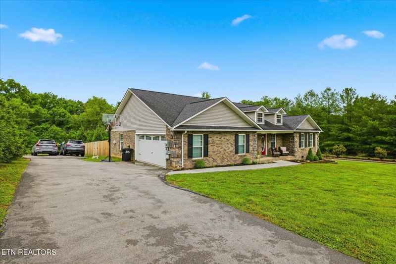 1904 Infinity Ln, Sevierville, TN 37876