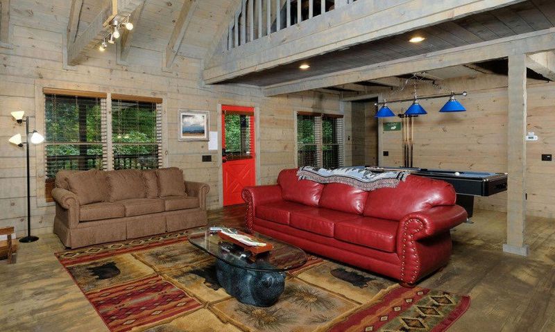 1904 Luzerne Dr, Gatlinburg, TN 37738