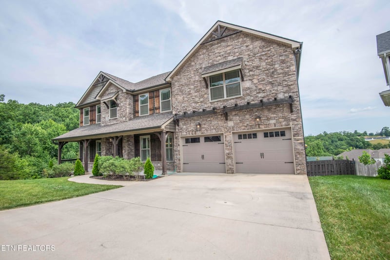 1905 Highlands Ridge Ln, Knoxville, TN 37932