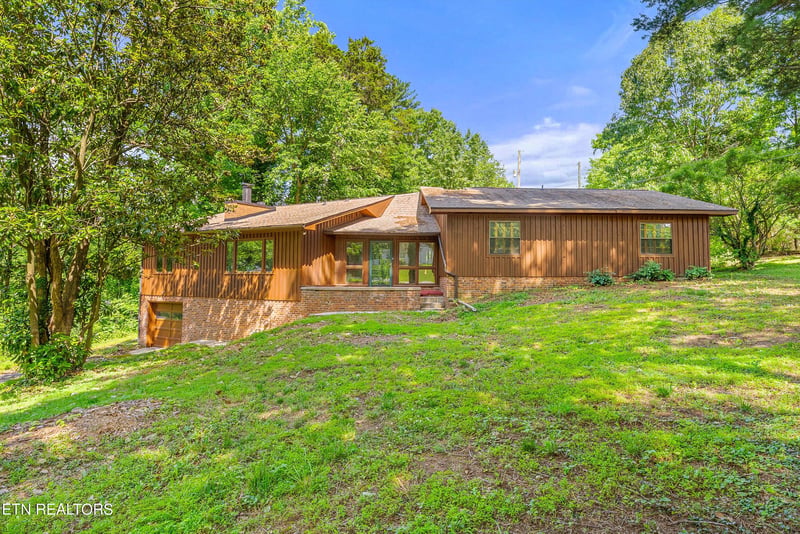 1905 Howard Dr, Knoxville, TN 37918