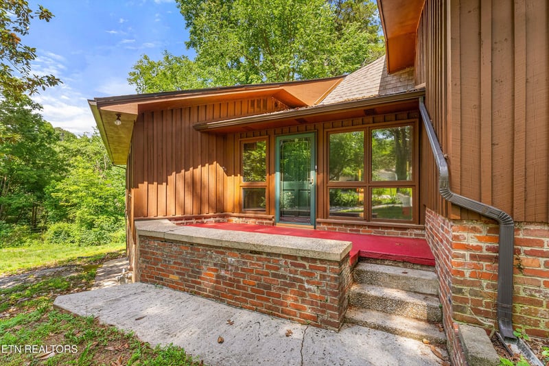 1905 Howard Dr, Knoxville, TN 37918