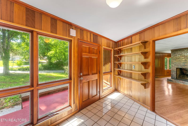 1905 Howard Dr, Knoxville, TN 37918