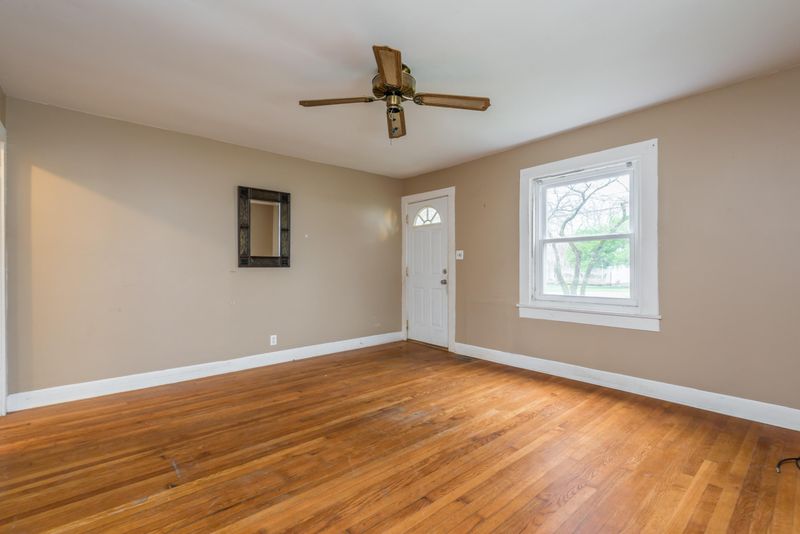 1905 Maple Dr, Knoxville, TN 37918