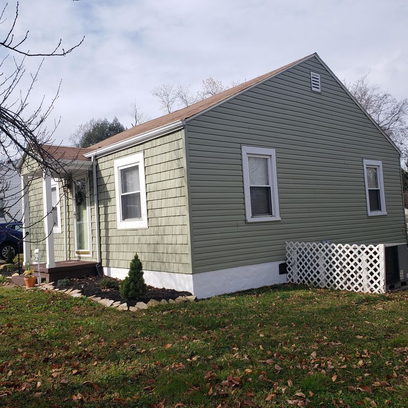 1905 Maple Rd, Knoxville, TN 37918