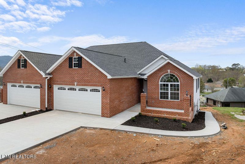 1905 Scarlett Meadows Dr, Sevierville, TN 37876
