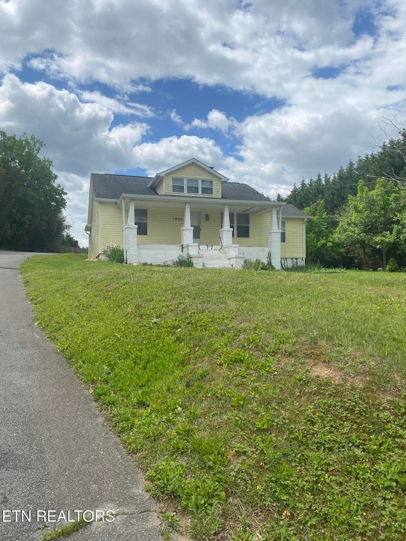 1906 E Lamar Alexander Pkwy, Maryville, TN 37801