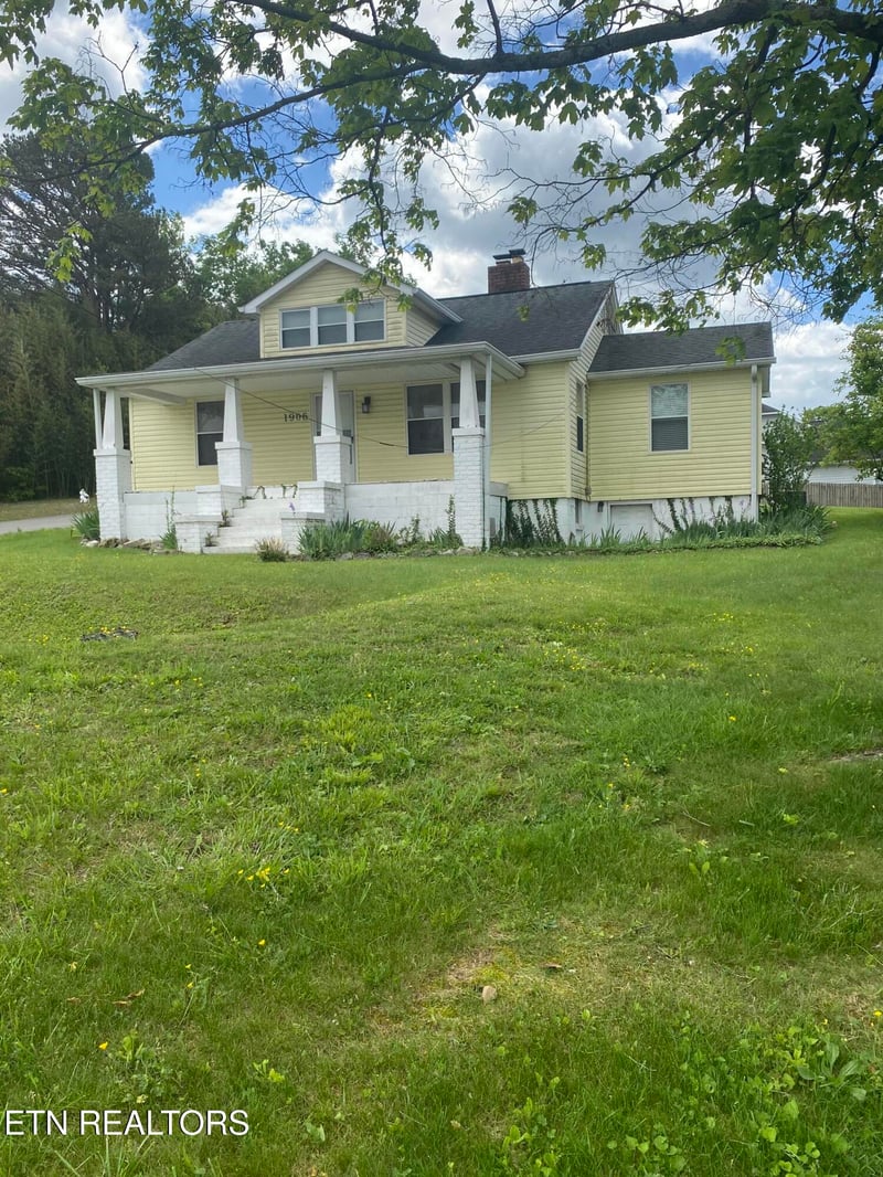 1906 W Lamar Alexander Pkwy, Maryville, TN 37801