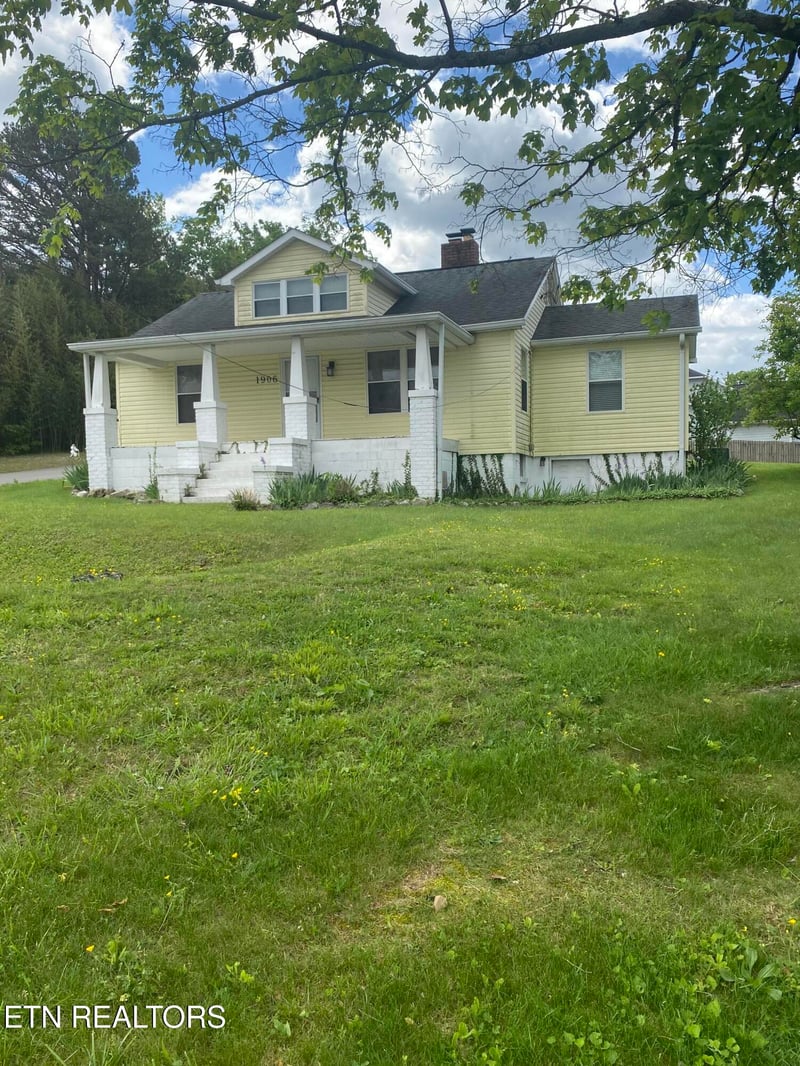 1906 W Lamar Alexander Pkwy, Maryville, TN 37801