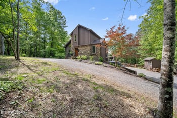 1907 Oakwood Rd, Walland, TN 37886