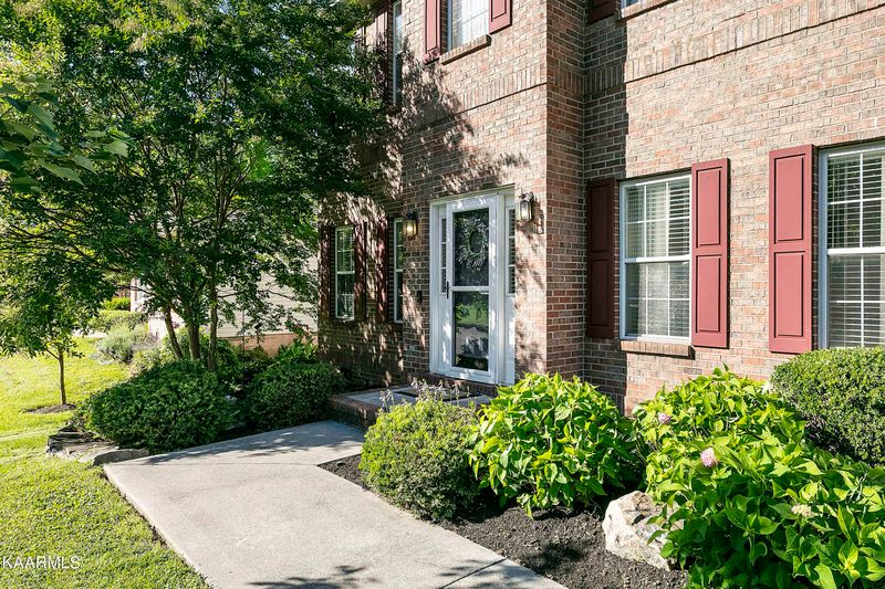 1908 Cedardale Ln, Knoxville, TN 37932