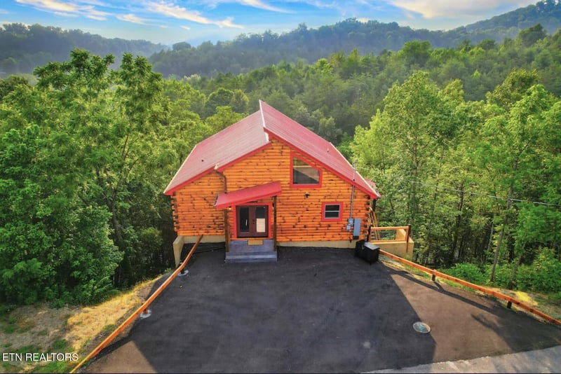 1908 Eagle Ct, Sevierville, TN 37876