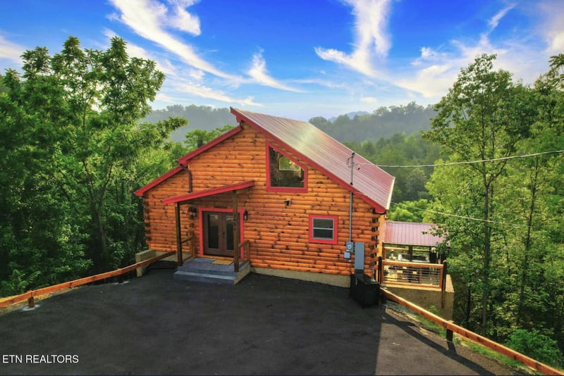 1908 Eagle Ct, Sevierville, TN 37876