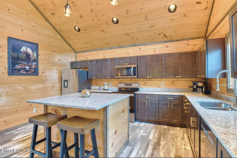 1908 Eagle Ct, Sevierville, TN 37876
