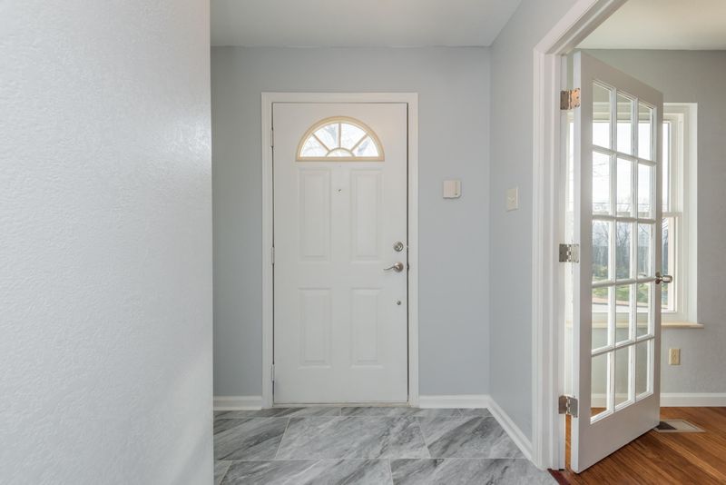 1909 Bishops Bridge Rd, Knoxville, TN 37922