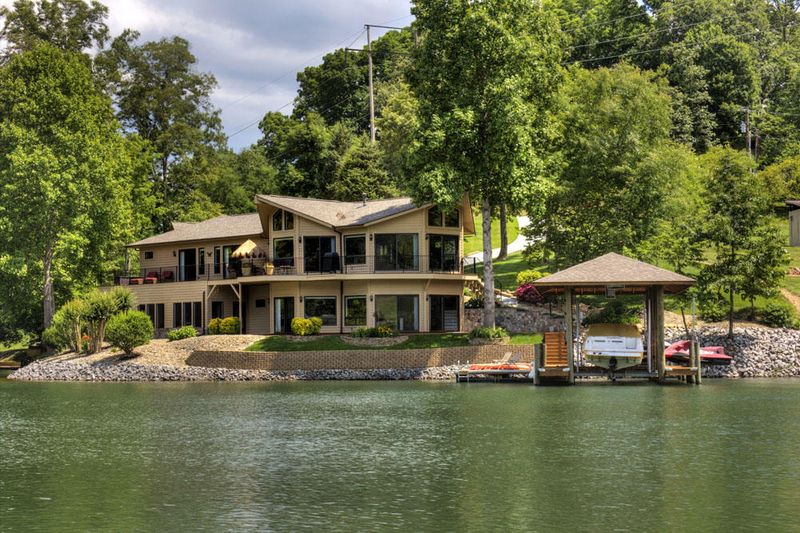 1909 Brooksview Rd, Lenoir City, TN 37772