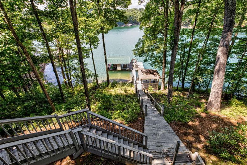 1909 Cove Pointe Rd, Lafollette, TN 37766