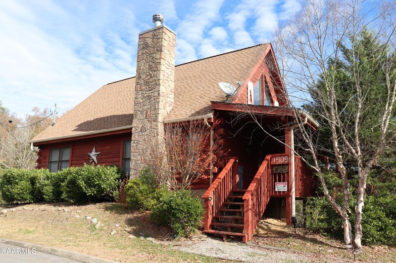 1909 Eaglet Ct, Sevierville, TN 37876