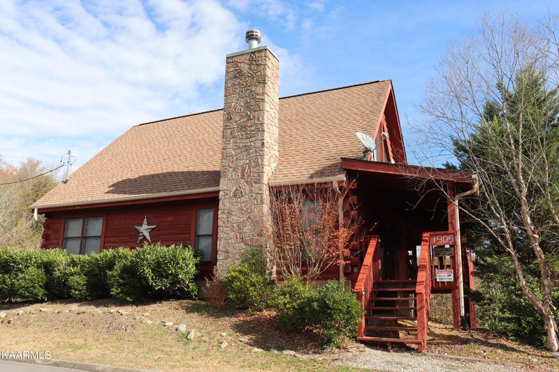 1909 Eaglet Ct, Sevierville, TN 37876