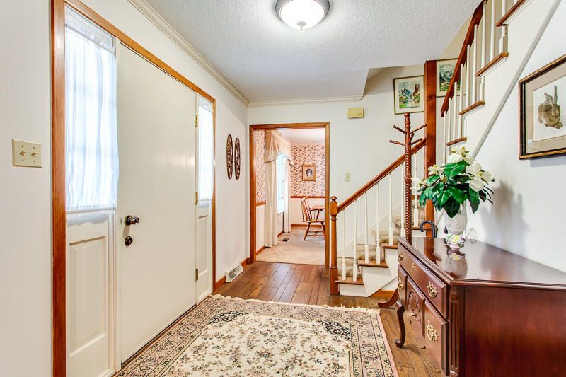 1909 Stonebrook Dr, Knoxville, TN 37923