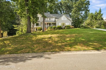 1909 Stonehills Pl, Knoxville, TN 37938