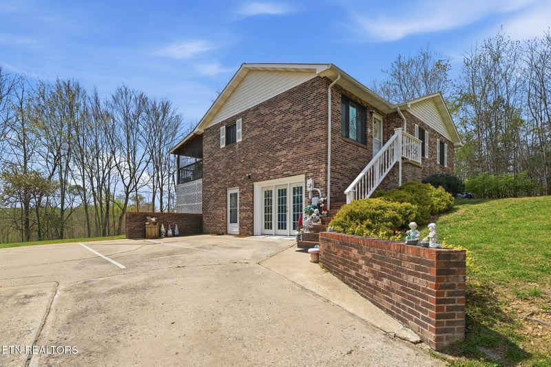 191 Ashley Ln, Oneida, TN 37841