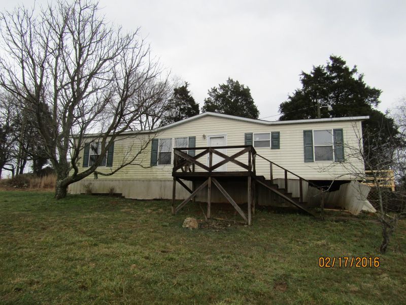 191 Honeysuckle Rd, Loudon, TN 37774