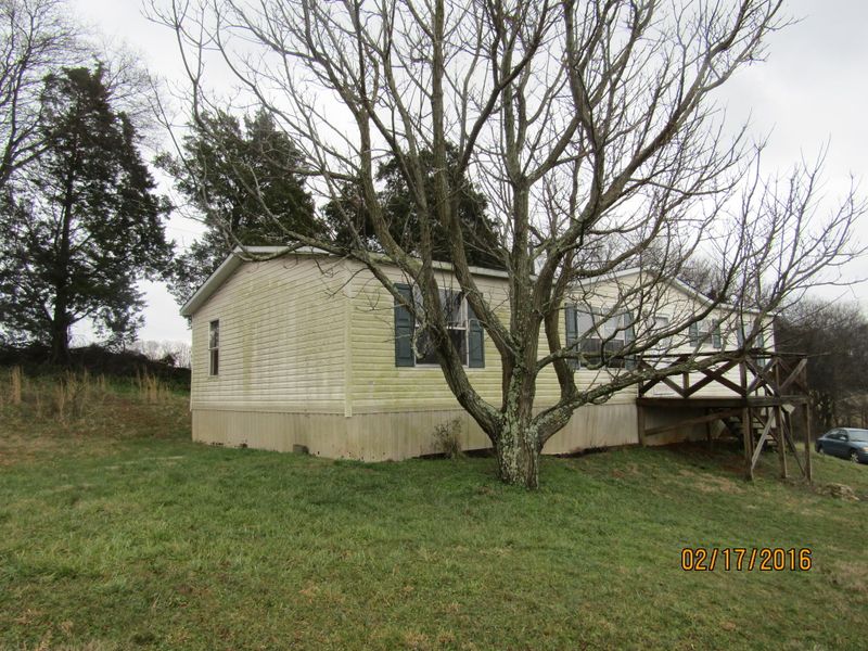 191 Honeysuckle Rd, Loudon, TN 37774