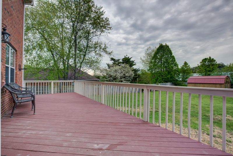 191 Nance Ln, Jacksboro, TN 37757