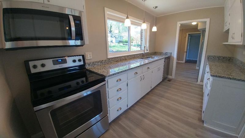 191 Outer Dr, Oak Ridge, TN 37830