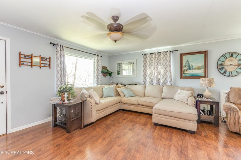 191 Riggs Chapel Rd, Harriman, TN 37748