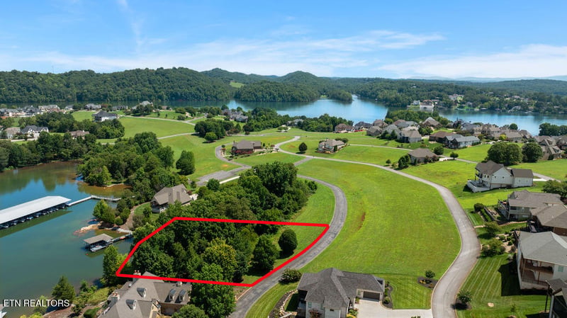 191 White Swan Dr, Vonore, TN 37885