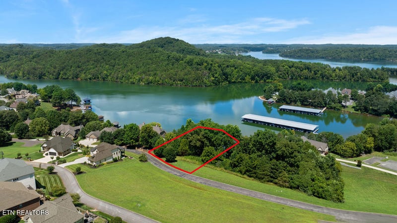 191 White Swan Dr, Vonore, TN 37885