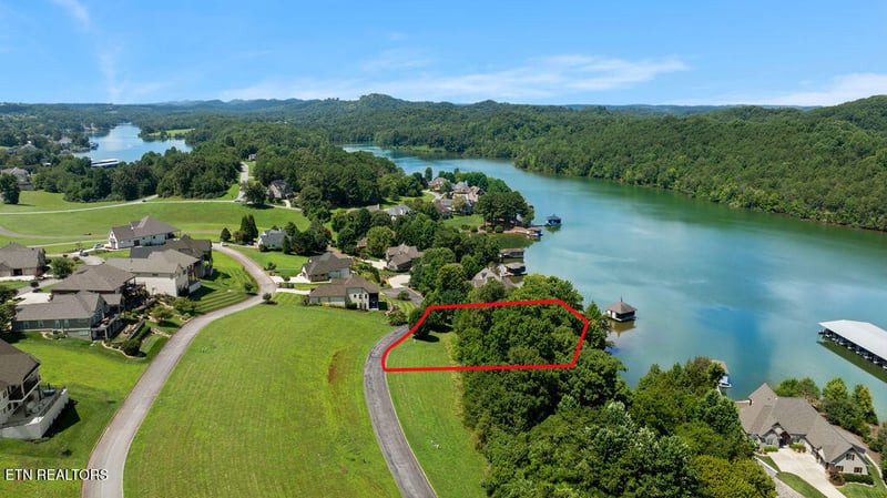 191 White Swan Dr, Vonore, TN 37885