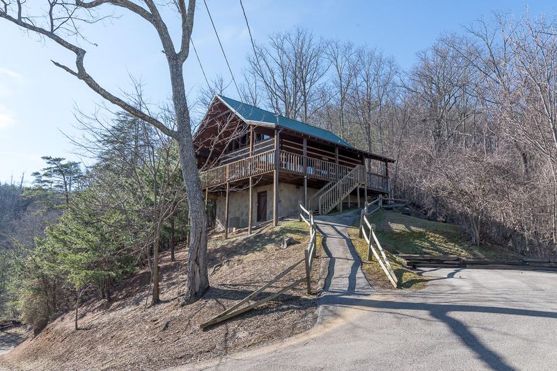 1910 Bluff Ridge Rd, Sevierville, TN 37876