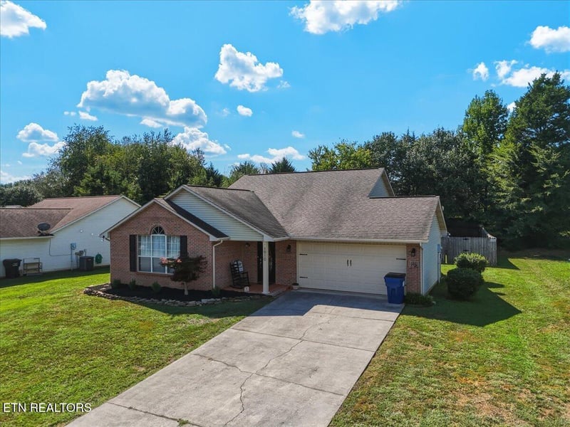 1910 Five Oaks Ln, Maryville, TN 37801