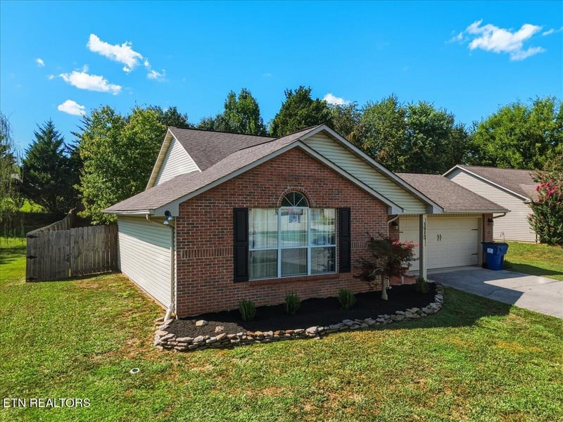 1910 Five Oaks Ln, Maryville, TN 37801