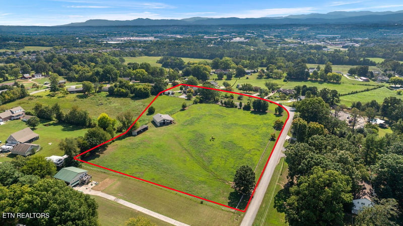 1910 Smoky View Cir, Maryville, TN 37801