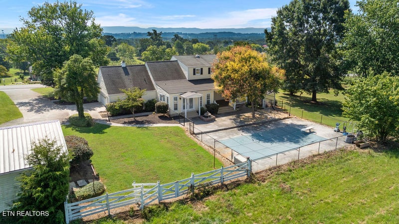 1910 Smoky View Cir, Maryville, TN 37801