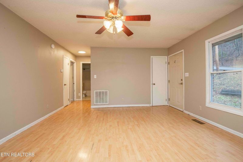 1910 Spring Hill Dr, Sevierville, TN 37876
