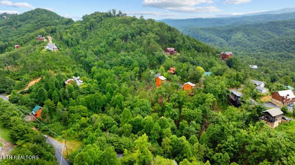 1910 Walker Trail Tr, Sevierville, TN 37876