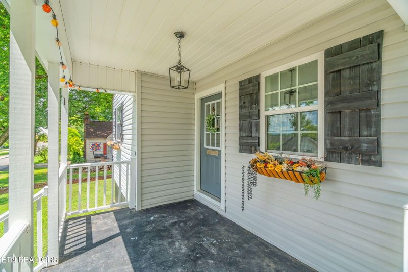 1911 Crest Rd, Maryville, TN 37804