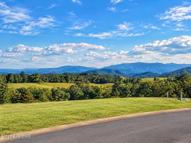 1911 Legend View Ct, Sevierville, TN 37862