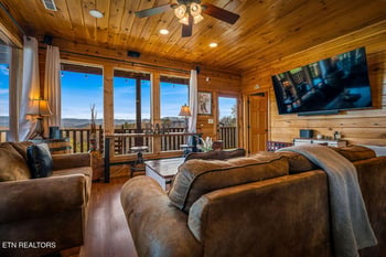 1911 Oakmont Dr, Sevierville, TN 37876