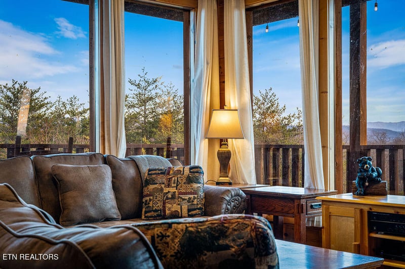 1911 Oakmont Dr, Sevierville, TN 37876