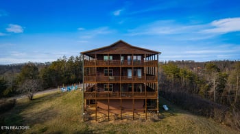1911 Oakmont Dr, Sevierville, TN 37876