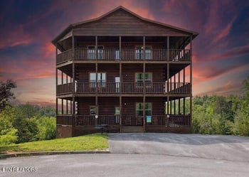 1911 Oakmont Dr, Sevierville, TN 37876